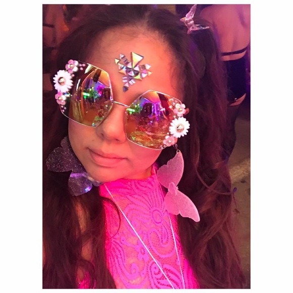 Meet your Posher, Elizabeth - Picture 6 of 8